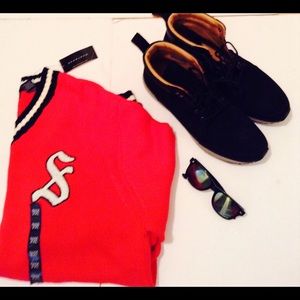 SEAN JOHN Men's V-Neck Pull-Over Sweater. NWT